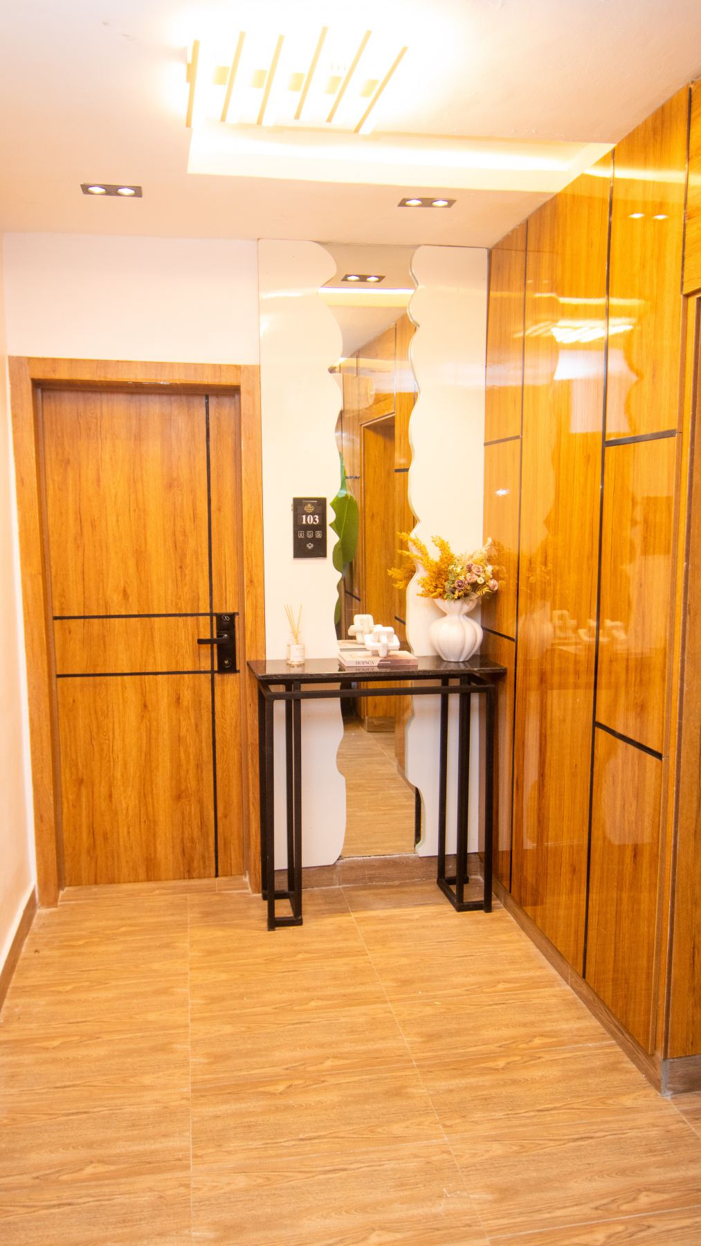 Warm Emperor Suites guest corner