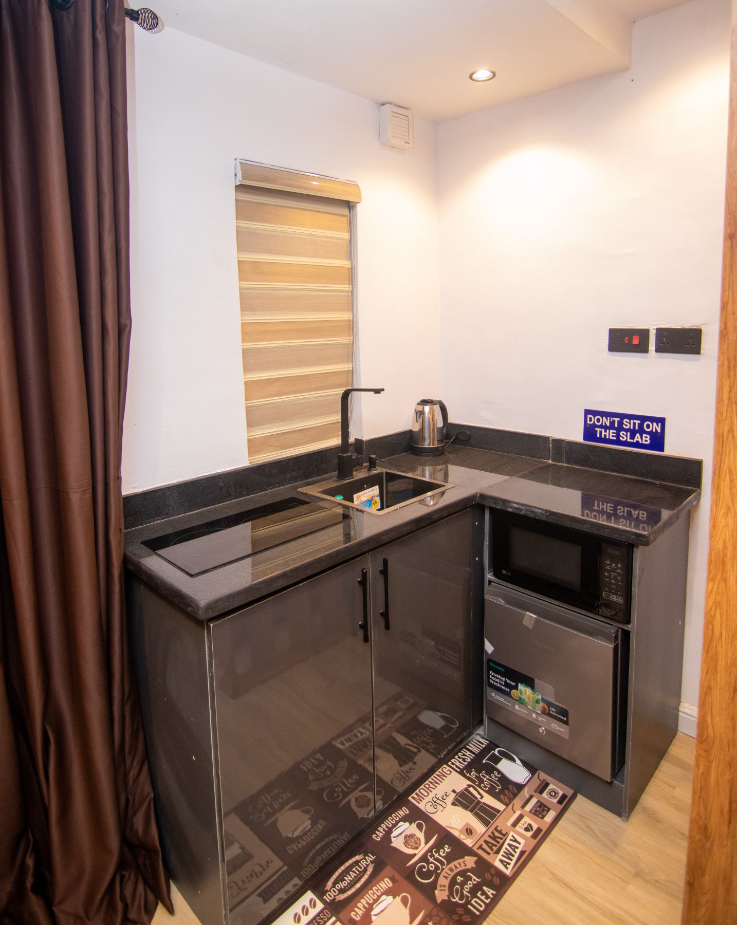 Room 100 kitchenette